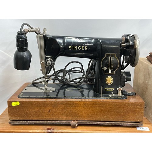 734A - Electric Singer sewing machine with lamp and peddle