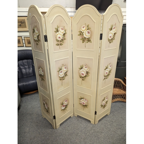 705A - Wooden folding screen with flower decoration 