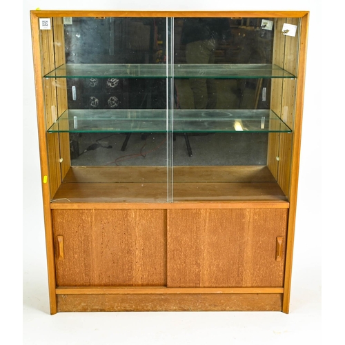 104 - Mid century style glass display unit W92cm x D28cm x H112cm