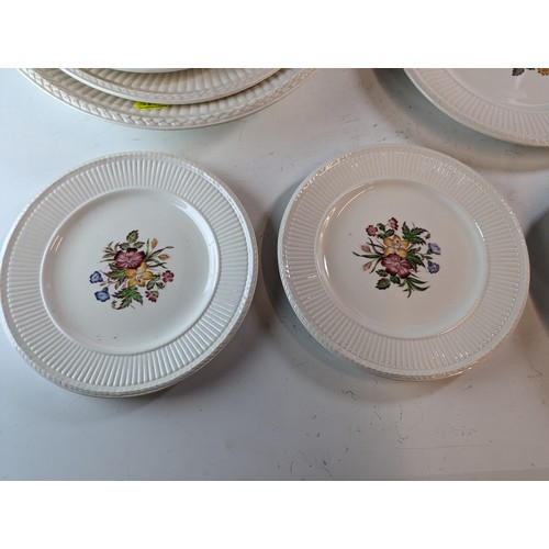 526 - Wedgwood Edme Meadow pattern dinner service, comprising three lidded vegetable tureens, three gradua... 