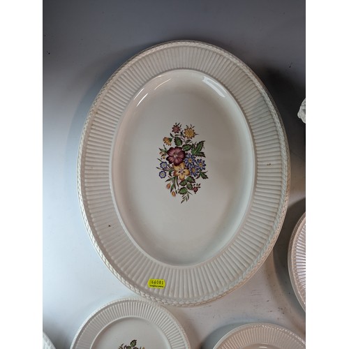 526 - Wedgwood Edme Meadow pattern dinner service, comprising three lidded vegetable tureens, three gradua... 