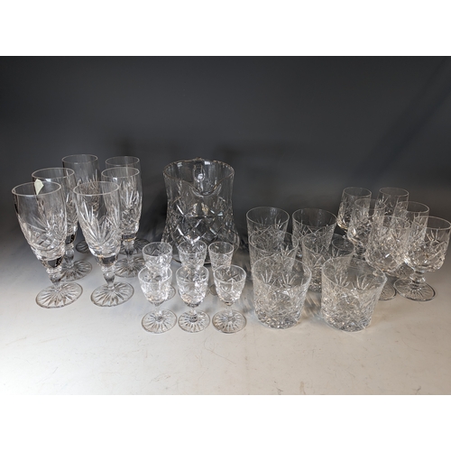 548 - 25 pieces of cut glass