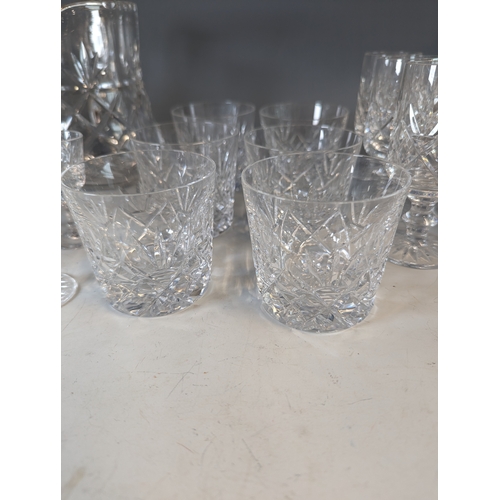 548 - 25 pieces of cut glass