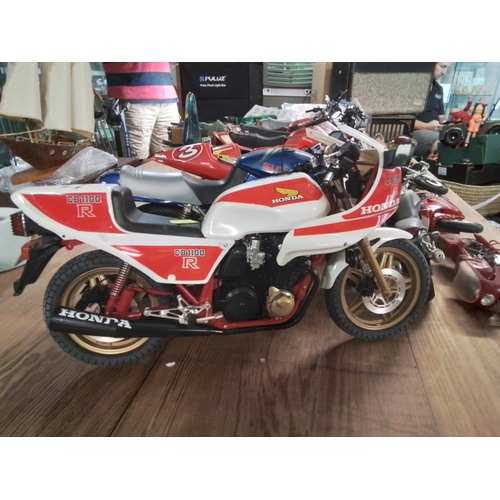 574 - Large collection of large model motorcycles inc Honda, yamaha, education etc.. AF