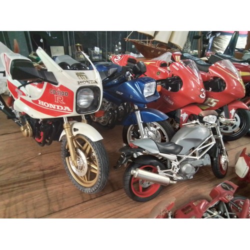 574 - Large collection of large model motorcycles inc Honda, yamaha, education etc.. AF