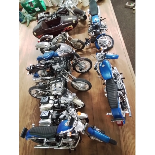 575 - Large collection of plastic model motorcycles inc Harley Davidson, Honda + bag of loose parts etc.