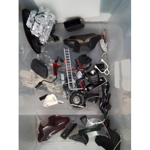 575 - Large collection of plastic model motorcycles inc Harley Davidson, Honda + bag of loose parts etc.