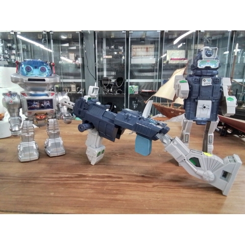 579 - 2 x Rogun Gobots Arco transforming robot water gun + No1 intelligent robot 0908 (missing remote)