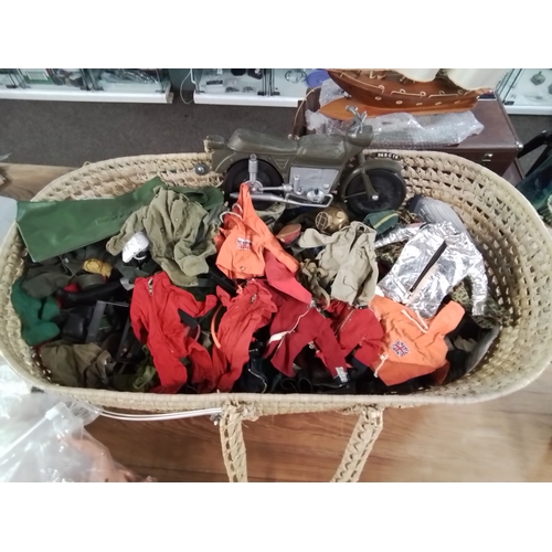 580 - Large collection of vintage 60's 70's action man accessories, clothes, motorbike and spare body part... 