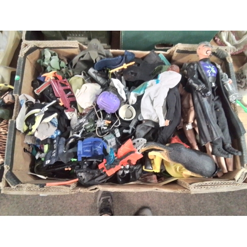 581 - Large collection of approx 20 x 1990's action man figures and accessories inc jeep & trailer, cl... 