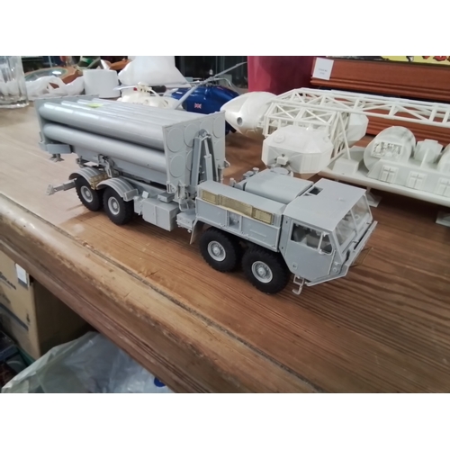 582 - Collection of plastic models inc American trucks, helicopters, space station + bag of loose parts