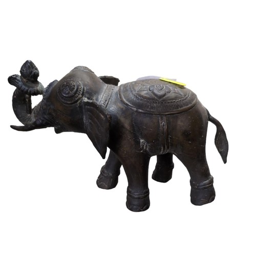 470 - Eastern bronze elephant, height 12.5cm