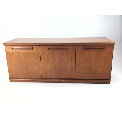 19A - Meredew dresser base/sideboard. W135cm D46cm H55cm