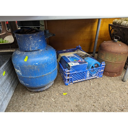 154 - 2 x gas canisters contents unknown + 2 x camping gas lanterns 