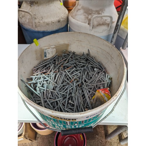 160 - Bucket of galvanised nails 