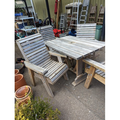 141 - Chunky garden table and four matching chairs 120 x 89 x H79cm 