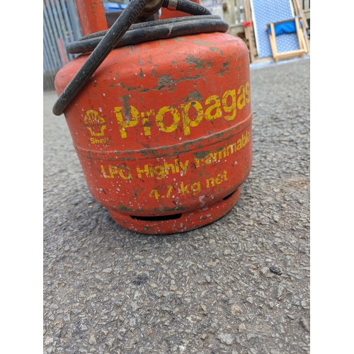 145A - shell propane 4.7kg bottle with attachment 