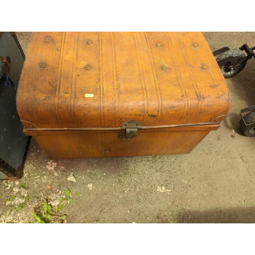 116A - Dome topped metal trunk W65 D47 H45cm