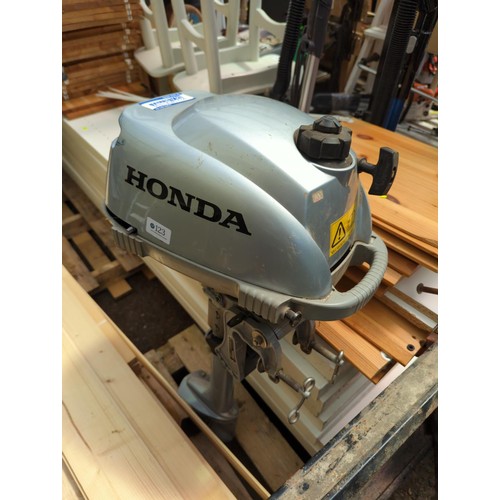 123 - Honda 2.3 outboard motor