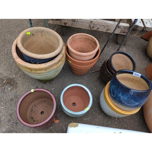 182 - 11 various planter pots. largest H28cm 