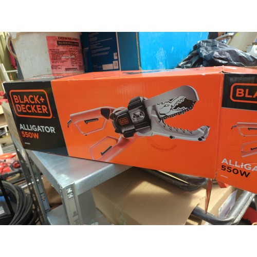 233 - Black & Decker 500w alligator lopping saw. Appears only lightly used.