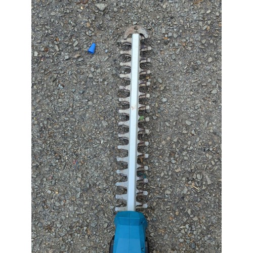 245 - Erbauer Pole 18V 450mm EPHT18-Li - KIT Cordless Hedge trimmer with battery and charger. Only used a ... 