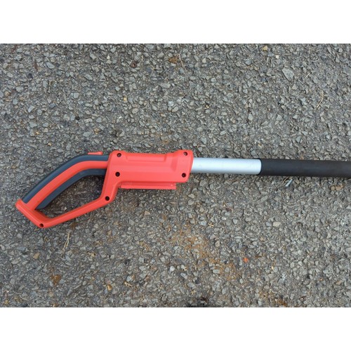 250 - Flymo SabreCut XT Electric Long Reach Hedge Trimmer. Missing power cable.