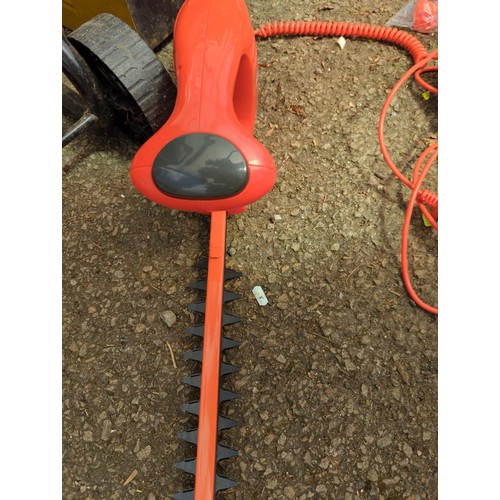 252 - Flymo Easicut 450 electric hedge trimmer