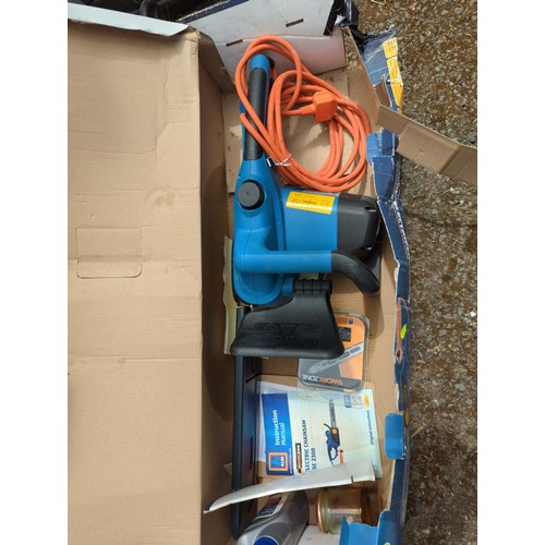 254 - Workzone 2300w electric chainsaw. Appears unused in box with spare chain and oil