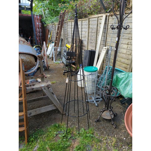 50 - Metal garden obelisk, H167cm