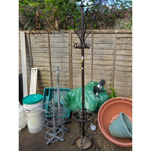 52 - Wrought iron coat and stick stand, 191cm