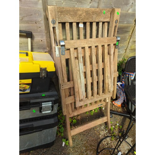 61 - Teak steamer chair