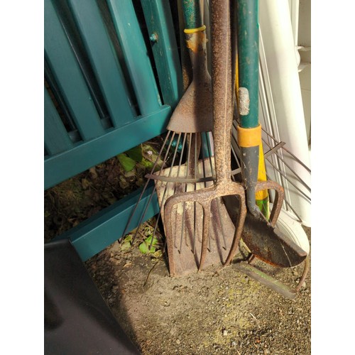 68A - Five assorted long handled tools inc. edging iron, hoe, rake etc.