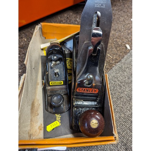 286 - Black & decker jobber, two wood working planes, set square and mitre block 