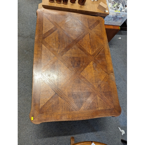 838 - Oak extending table, unextended 