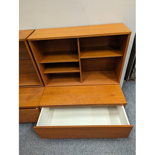 862 -  2 x 1 drawer units with separate open shelves plus 1 unit with glazed top, each measures ... 