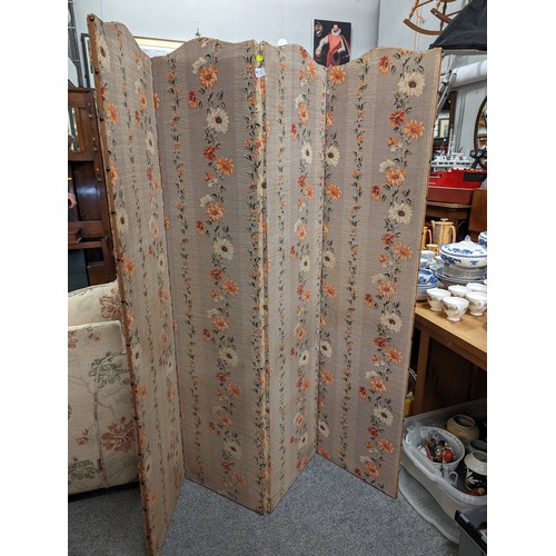 823 - 4 fold room divider screen, each panel 39 x 168cms