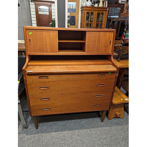 815 - 4 drawer dressing table with compartmentalised top drawer with lifting mirror. 90x46.5 x ht111cms