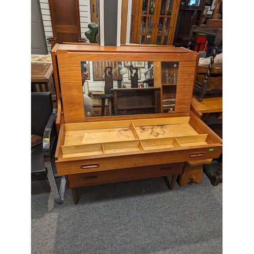 815 - 4 drawer dressing table with compartmentalised top drawer with lifting mirror. 90x46.5 x ht111cms