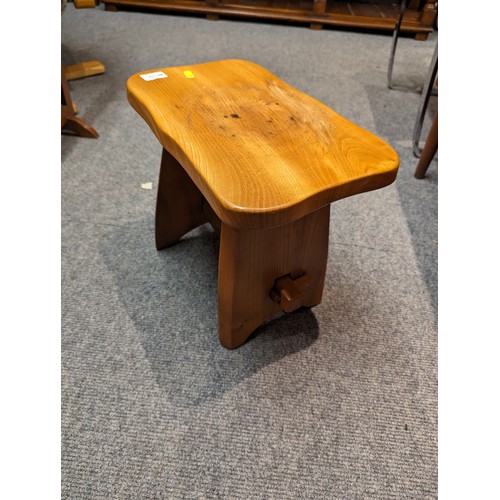 820 - Small elm topped stool, 38x25 X ht 33 cms