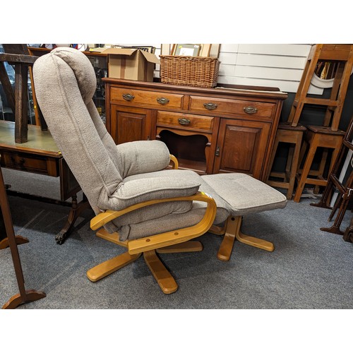 830 - Stressless style chair with footstool