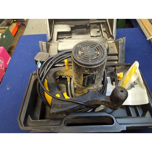 292 - McKeller mckm01 circular saw. Takes 185x16mm blades. With case.