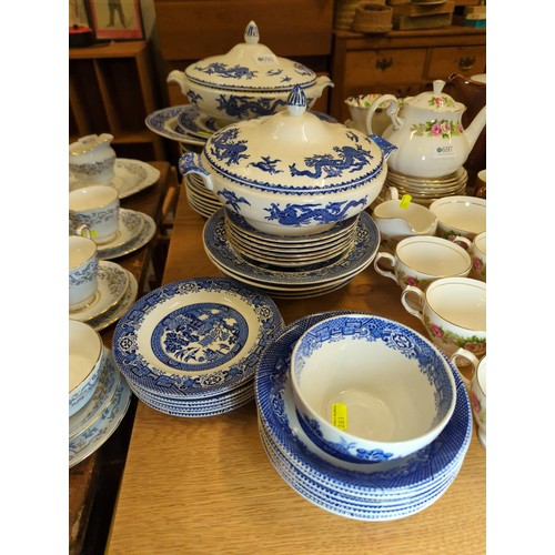 698 - Wood & sons. blue and white dinner and serving ware inc. Old Willow 