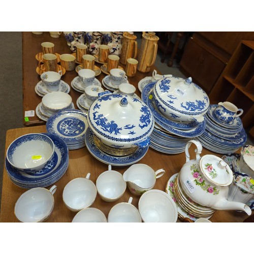 698 - Wood & sons. blue and white dinner and serving ware inc. Old Willow 