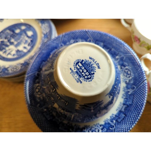 698 - Wood & sons. blue and white dinner and serving ware inc. Old Willow 