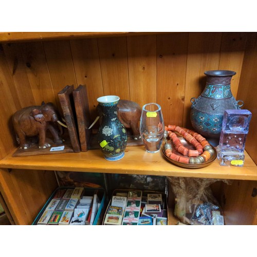 798 - Assorted collectables inc small oriental vase, elephant bookends, Newlyn copper plate & another ... 