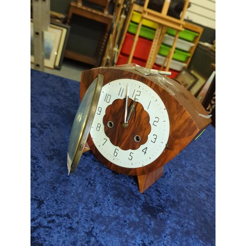 802 - Art Deco Smiths mantle clock with pendulum & key, 24 x 9.5 x ht 19cms