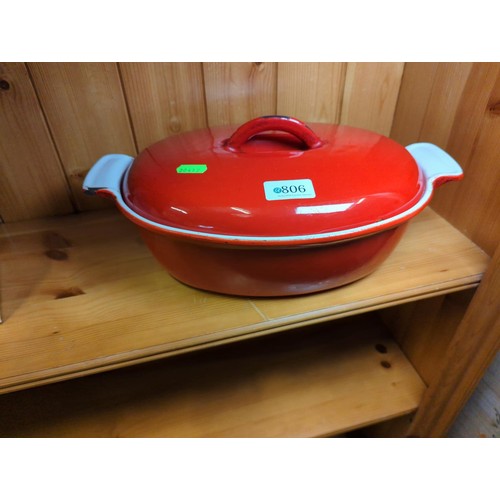 806 - Cast iron casserole dish, 35 x 22 x ht 9.5 cms