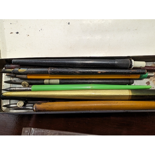 889 - Quantity of artists materials: Derwent colour blocks, pencils, parker pens etc.