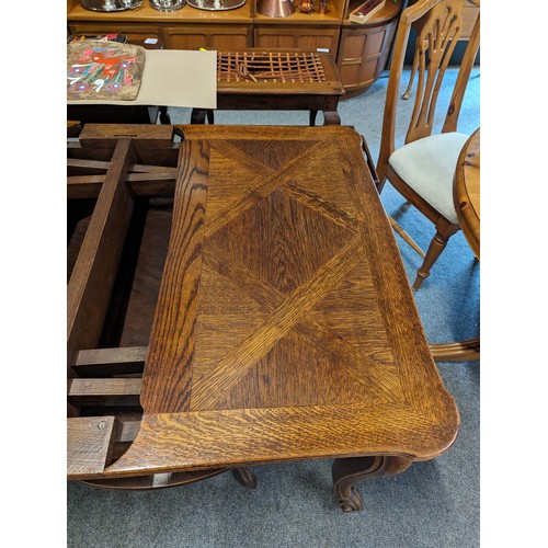 838 - Oak extending table, unextended 